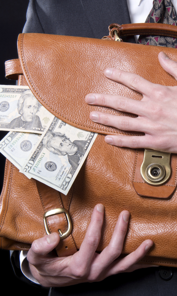 Американских конгрессменов возмутило хищение военных денег на Украине 